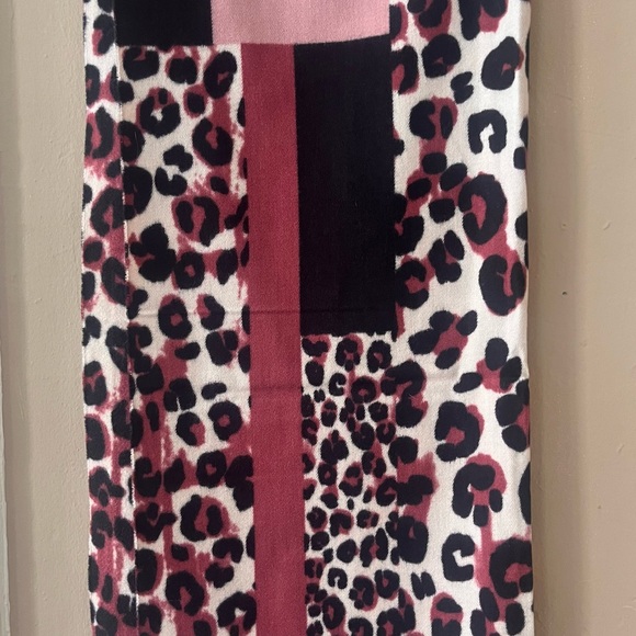 🏷️ 🎉totw • abstract leopard print fringe scarf - Picture 11 of 13